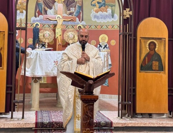 قداس عن روح المطران هيلاريون كبوجي في مخيّم الضبية في لبنان