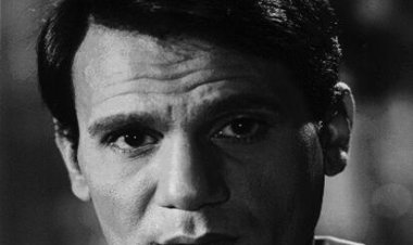 عادل السنهوري يكتب في ذكرى رحيل العندليب الأسمر الـ 49..