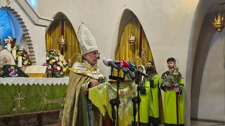 كاثوليكوس الأرمن الكاثوليك يدعو للوقوف بجانب المهجّرين والمحرومين في لبنان وتحويل العيد إلى شهادة حية