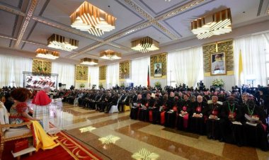البابا يصل إلى الكاميرون ويلتقي السلطات وممثلي المجتمع المدني والسلك الدبلوماسي