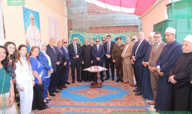 كنيسة الأقباط الكاثوليك بالزقازيق في مصر تستقبل محافظ الشرقية للتهنئة بعيد القيامة المجيد