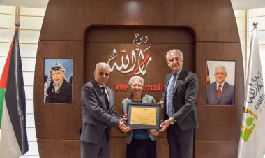 بلدية رام الله ووزارة التربية والتعليم تطلقان اسم "مدرسة جانيت ميخائيل" تكريمًا لمسيرتها