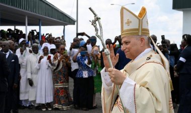 البابا لاون الرابع عشر يتحدث عن معجزة الخمسة أرغفة والسمكتين أمام الكاميرونيين