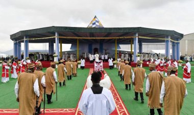 البابا لاون الرابع عشر يختتم زيارته الرسولية إلى الكاميرون برسالة رجاء