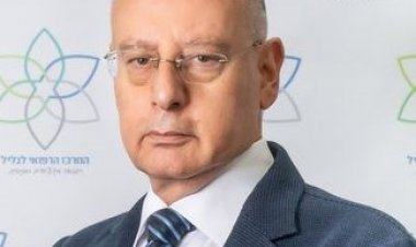 ب. مسعد برهوم يتقلد درع "الشجاعة والأمل" من متحف التسامح في القدس