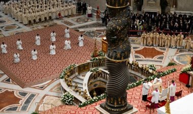 البابا لاوُن الرابع عشر يمنح السيامة الكهنوتية لعشرة كهنة جدد في بازيليك القديس بطرس