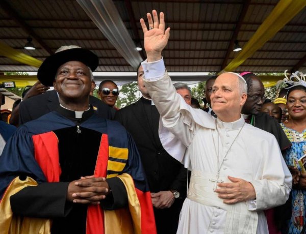 البابا لاون الرابع عشر يلتقي عالم الجامعات في الكاميرون مؤكدا على بناء الإنسان وترسيخ ثقافة اللقاء