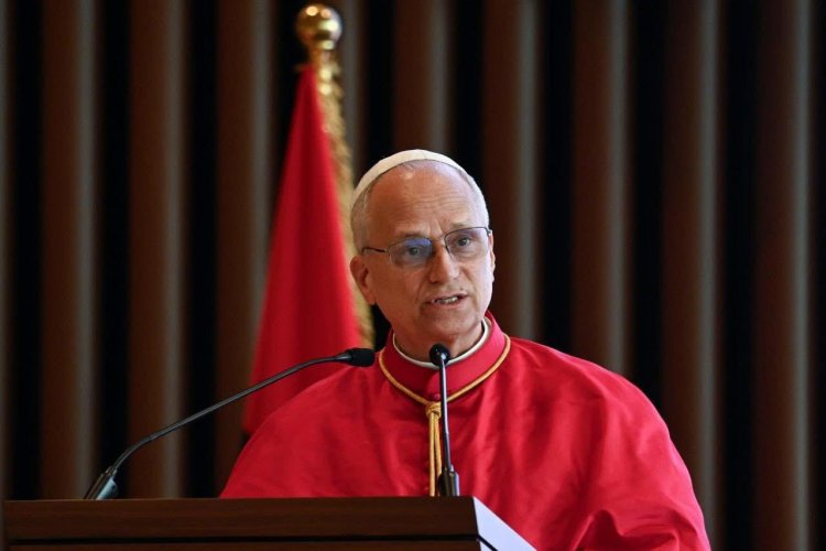 البابا لاون الرابع عشر يعتبر إفريقيا منبعا للرجاء ودعوة لكسر استغلال الثروات لدى وصوله أنغولا