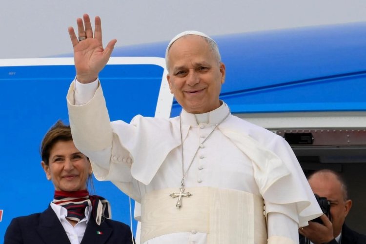 البابا لاون الرابع عشر يغادر أنغولا ويتوجه إلى غينيا الاستوائية