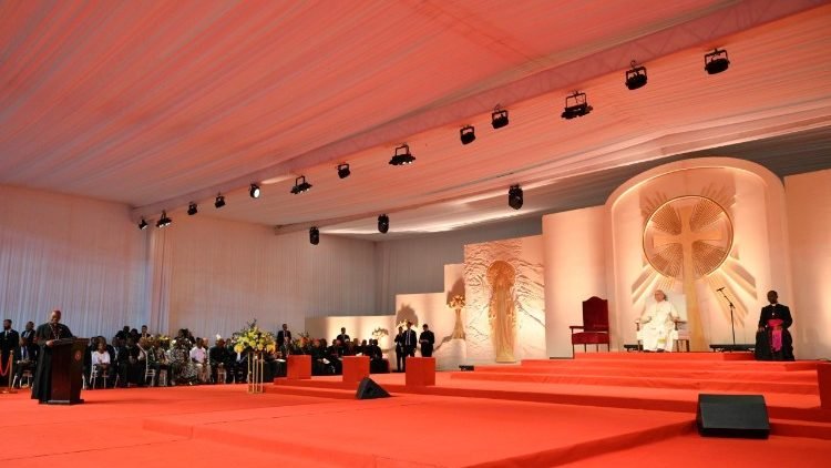 البابا لاوُن الرابع عشر يلتقي الشباب والعائلات في إطار زيارته الرسولية إلى غينيا الاستوائية