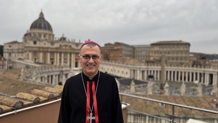 البابا لاوُن يمنح البطريرك مار بولس الثالث نونا الشركة الكنسية على رأس الكنيسة الكلدانية