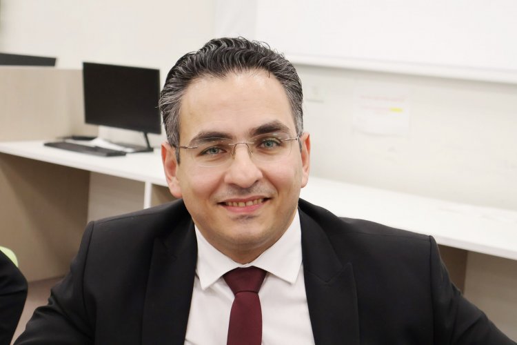 تَبقى القصائدُ