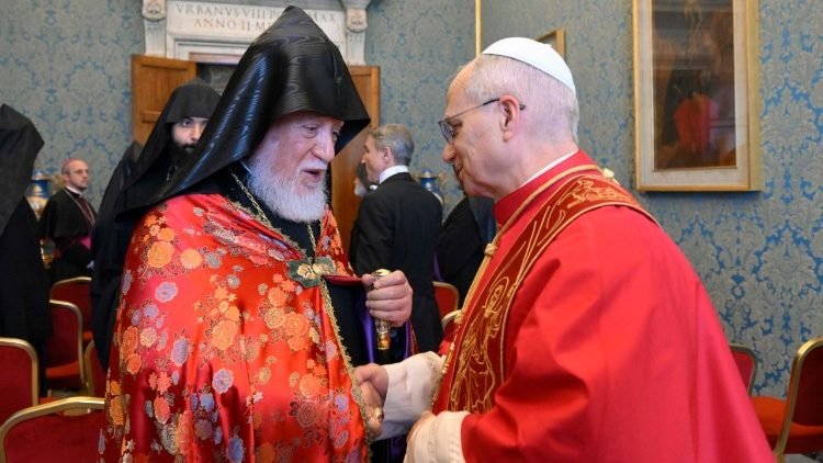 البابا لاون يستقبل كاثوليكوس الكنيسة الأرمنية الرسولية آرام الأول