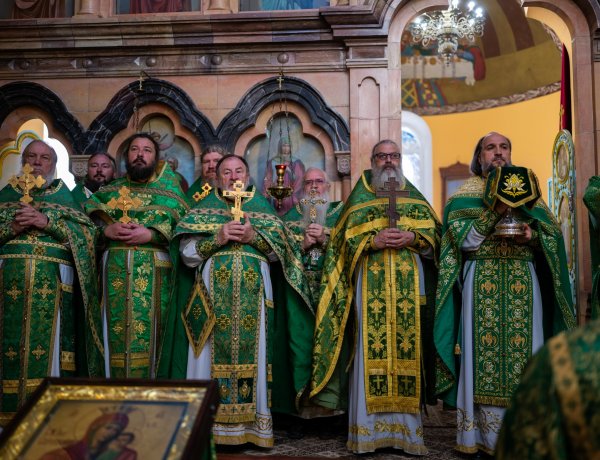 احتفالات عيد كنيسة الثالوث الأقدس في البلوطة في الخليل بمشاركة دبلوماسية