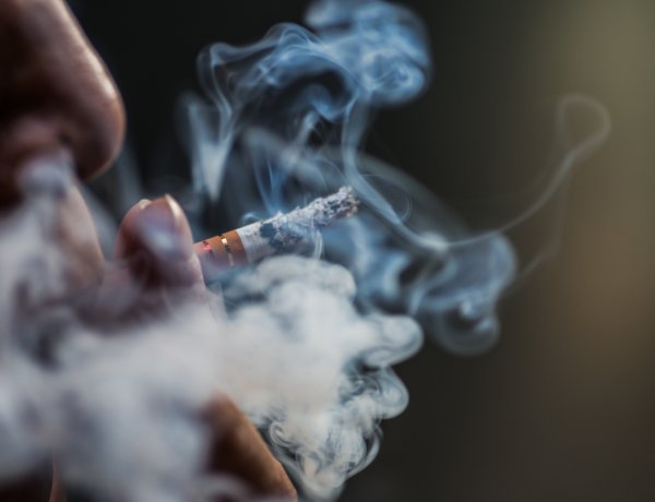 التدخين بين الرجال العرب الأعلى في البلاد.. والسجائر الإلكترونية تنتشر بين القاصرين