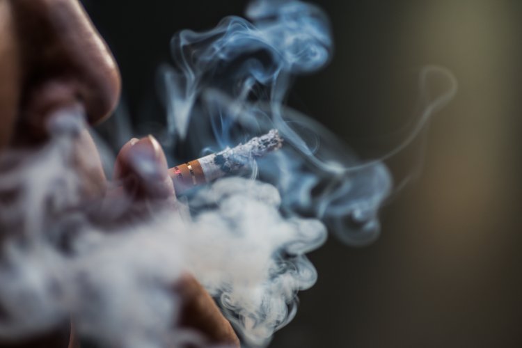 التدخين بين الرجال العرب الأعلى في البلاد.. والسجائر الإلكترونية تنتشر بين القاصرين