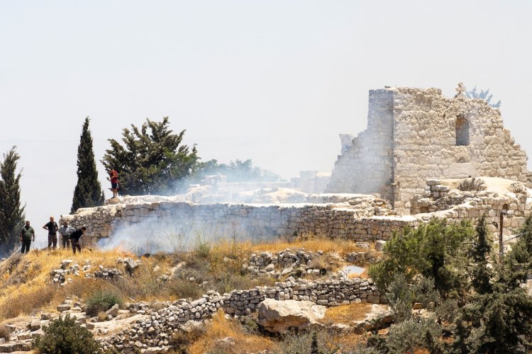 تصاعد اعتداءات المستوطنين يهدد الوجود الفلسطيني في بلدة الطيبة المسيحية