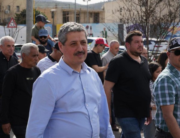 القرار بيد جعفر فرح في مواصلة ترشيحه في القائمة المشتركة عن الجبهة والسكرتاريا تتراجع عن قرارها أمام تظاهرة مناصري فرح