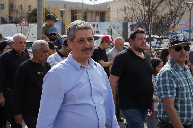 القرار بيد جعفر فرح في مواصلة ترشيحه في القائمة المشتركة عن الجبهة والسكرتاريا تتراجع عن قرارها أمام تظاهرة مناصري فرح