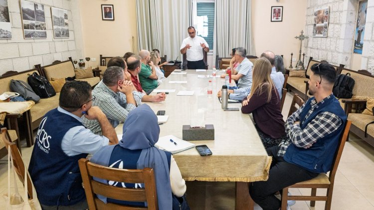 وفد من مجلس الأساقفة الكاثوليك في الولايات المتحدة يزور الطيبة ويطلع على واقع الحضور المسيحي الفلسطيني